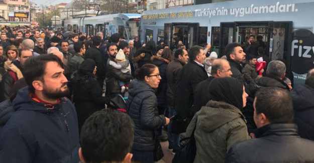 Tramvay Yolu Kırıldı, Seferlerde Aksamalar Var 