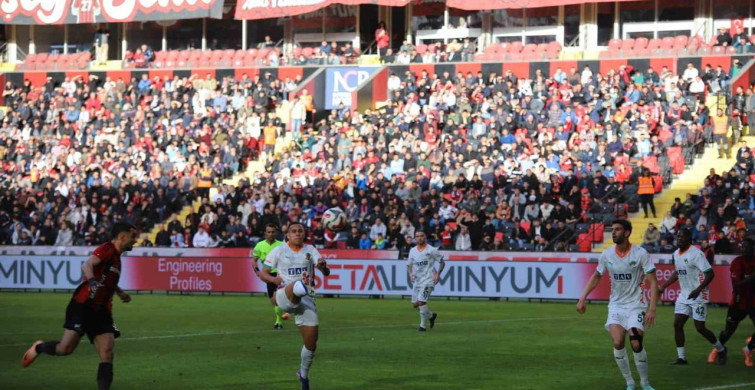 Trendyol Süper Lig: Gaziantep FK ve Corendon Alanyaspor Maçında İlk Yarının Durumu