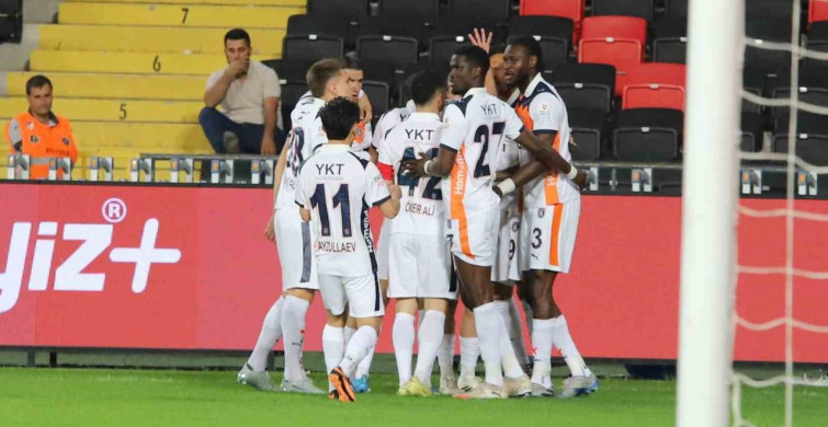 Trendyol Süper Lig'de Gaziantep FK - RAMS Başakşehir Maç Özeti