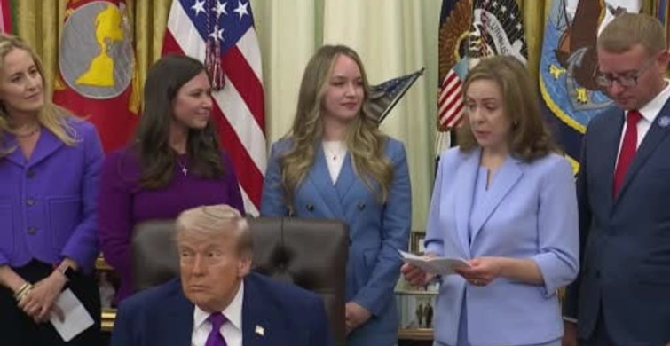 Trump Oval Ofis'te Uyukladı