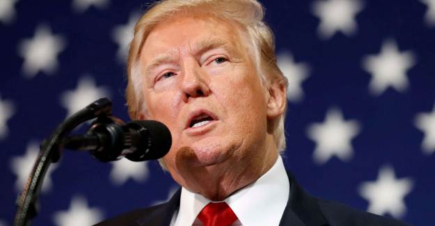 Trump, Bükemediği Eli Öpüyor