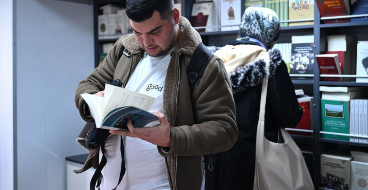 TTK'nın Mobil Kitap Satış Mağazası Öğrencilere Kapılarını Açtı