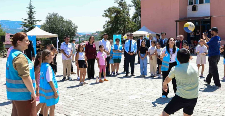 Tunceli Valisi Şefik Aygöl, çocukların dondurma isteğine yanıt verdi