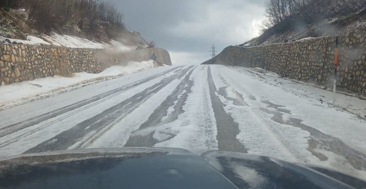 Tunceli'de Dolu Yağışı Sürücülere Zor Anlar Yaşattı