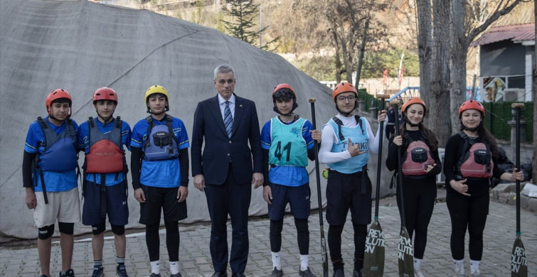 Tunceli'de Yeşilay Rafting Şampiyonası düzenlendi