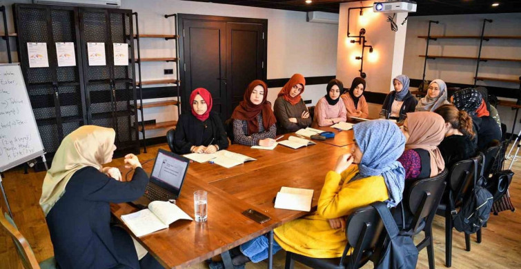 TÜRGEV, Filistinli Genç Kızlara Eğitim Desteği Sağlıyor