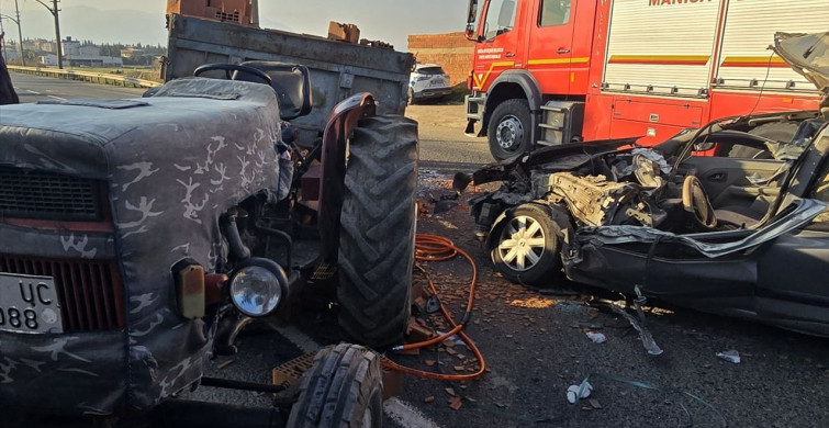 Turgutlu'da Traktör ile Otomobil Çarpıştı