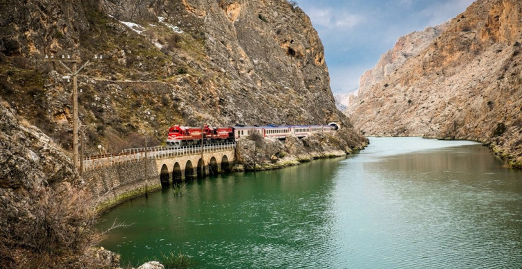Turistik Doğu Ekspresi'nin Yeni Sezon Biletleri Satışa Çıkıyor Turistik Doğu Ekspresi'nin Yeni Sezon Biletleri Satışa Çıkıyor