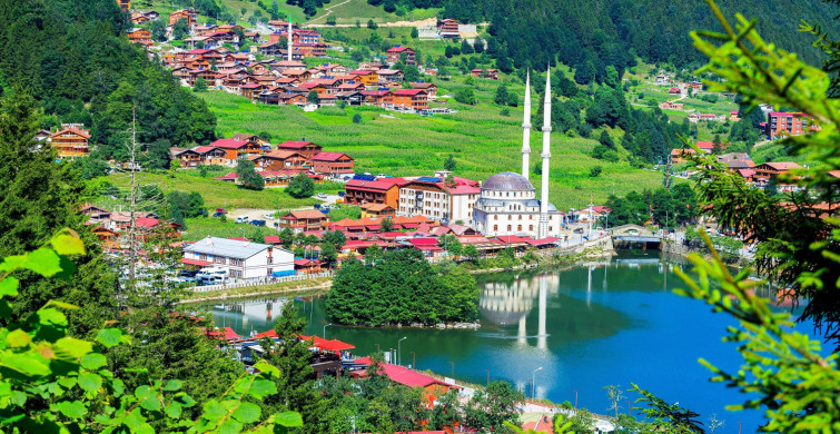Türkiye'nin En Güzel Lokasyonlarından Biri Olan Uzungöl’de Yaz Sezonu Başladı