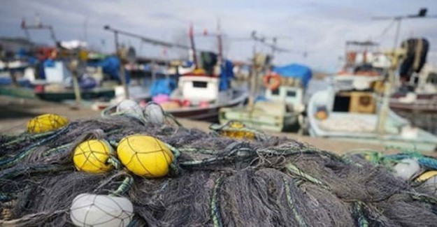 Türk Balıkçı Teknesine Romanya Açıklarında Ateş Açıldı