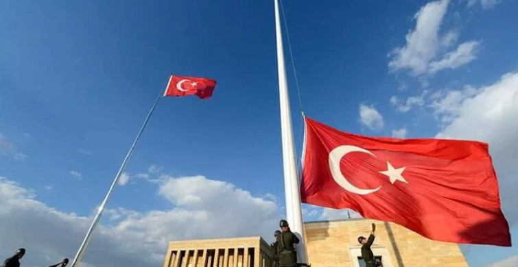 Türk Bayrağı neden ve ne zaman yarıya çekilir? İşte Türk Bayrağı yarıya çekilme sebepleri