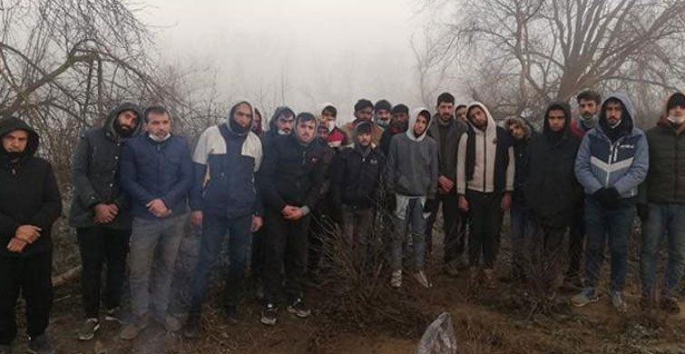 Türk Ekipler Donmak Üzere Olan Göçmenlerin İmdadına Yetişti