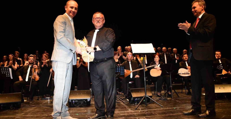 Türk halk müziği korosu’nun sezon sonu konseri yoğun ilgi gördü