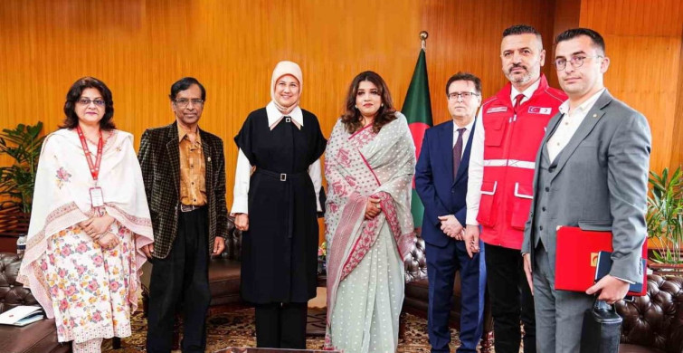 Türk Kızılay Genel Başkanı Yılmaz, Bangladeş’te Arakanlı mültecilerin kamplarını ziyaret etti