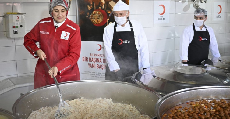 Türk Kızılay Ramazan'da İhtiyaç Sahiplerine Sıcak Yemek Desteğine Devam Ediyor
