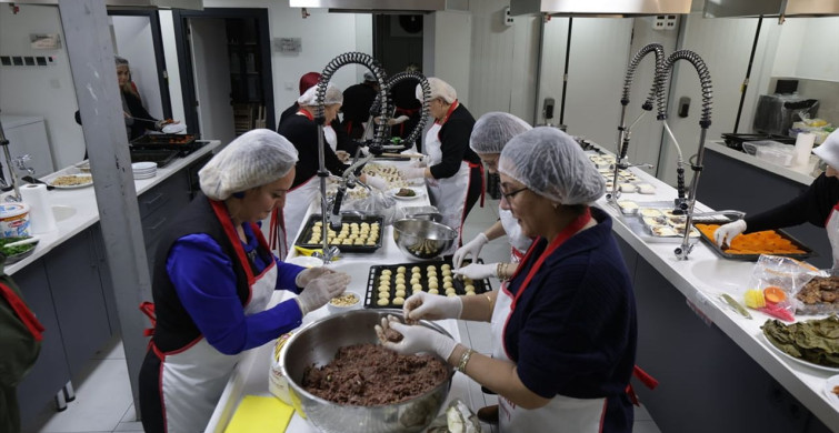 Türk Kızılay'dan Üniversitelilere 'Anne Eli' İftar Programları