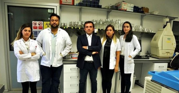 Türk Profesör Aykut Özdarendeli Covid-19'un Gen Haritasını Çıkardı