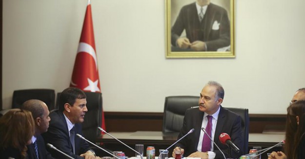 Türk Siyasetçi Küba Politikacılarıyla Görüştü
