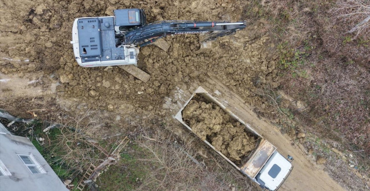 Türkeli'de Heyelan Nedeniyle Kapanan Yol Yeniden Ulaşıma Açıldı