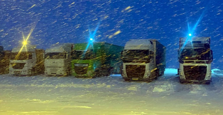 Türkgözü-Posof-Damal Kara Yolu Ağır Tonajlı Araçlara Kapandı