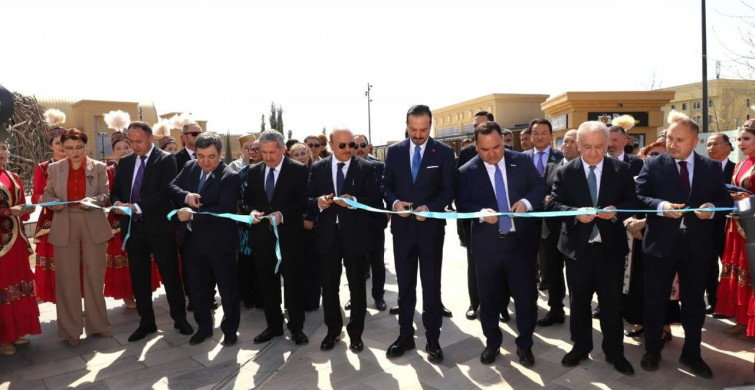 Türkistan'da 'Hoca Ahmet Yesevi Yolunda Ahilik' Sempozyumu