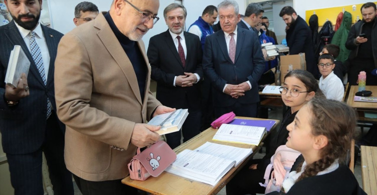 Türkiye Diyanet Vakfı'ndan Öğrencilere Kur'an-ı Kerim Hediyesi