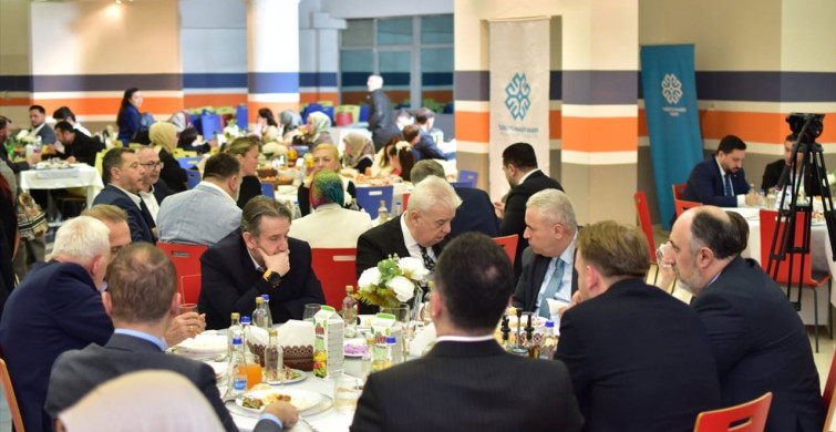 Türkiye Maarif Vakfı Üsküp'te İftar Programı Düzenledi