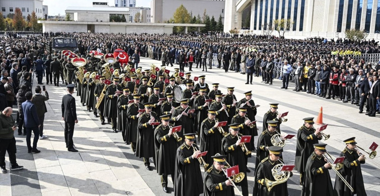 Türkiye, Şehitlerini Son Yolculuğuna Uğurladı