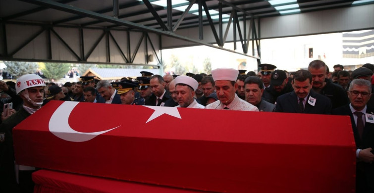 Türkiye Şehitlerini Uğurluyor: Burak Özkan Son Yolculuğuna İkindi Vakti Uğurlandı