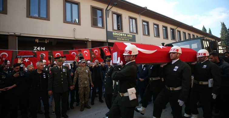 Türkiye Şehitlerini Uğurluyor: Hava Ulaştırma Uzman Çavuş Emre Sayın Toprağa Verildi