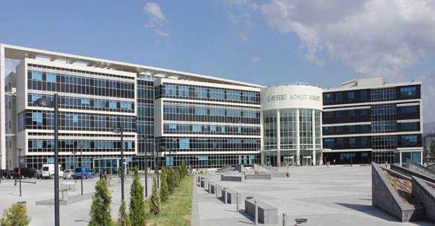 Türkiye'de Bir İlk: Kayseri'de HES Kodu Olmayan Adliyeye Alınmıyor