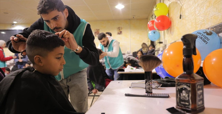 Türkiye'den Yermuk Kampı'ndaki Çocuklara Bayram Şenliği