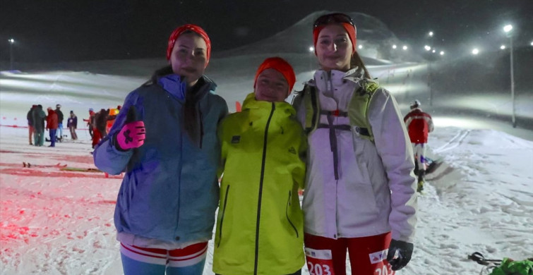 Türkiye'nin Dağ Kayağı Kadın Sporcularından Tarihi Başarı
