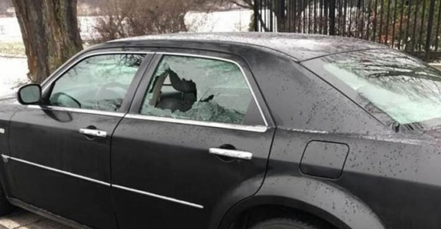 Türkiye'nin Stockholm Büyük Elçiliği Aracına Saldırı Yapıldı