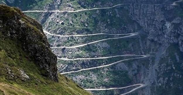 Türkiye'nin ve Dünyanın En Tehlikeli Yolu Ürkütüyor! Ulaşıma Kapandı