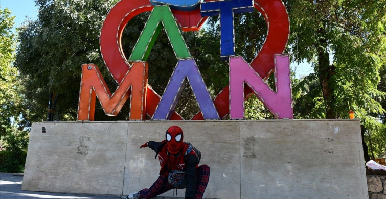 Türkiye'yi Gezen 'Örümcek Adam': Ayaz Salih Koç'un Batman Ziyareti
