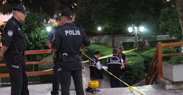 Tuvalet Bekçisi 50 Kuruş İçin Boğaz Kesti