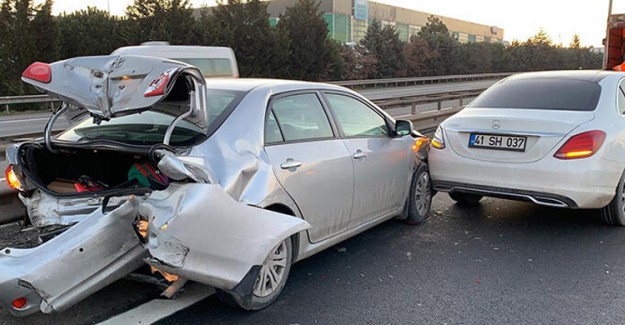 Tuzla TEM Otoyolu'nda Zincirleme Kaza Trafikte Yoğunluğa Neden Oldu