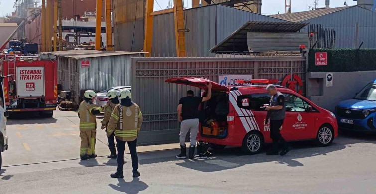 Tuzla'da tersanede bakımdaki gemide çıkan yangın söndürüldü