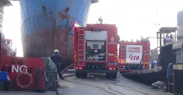 Tuzla'da Tershanede Bulunan Gemide Yangın Meydana Geldi!