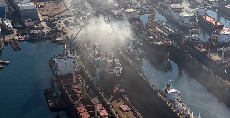 Tuzla'daki Tersanede Yangın: İtfaiye Ekipleri Çalışmalara Devam Ediyor