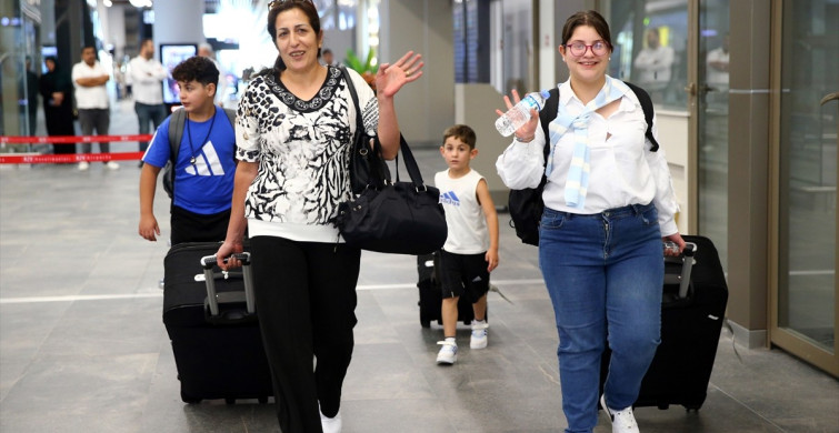 Türk vatandaşları Lübnan'dan İstanbul'a döndü