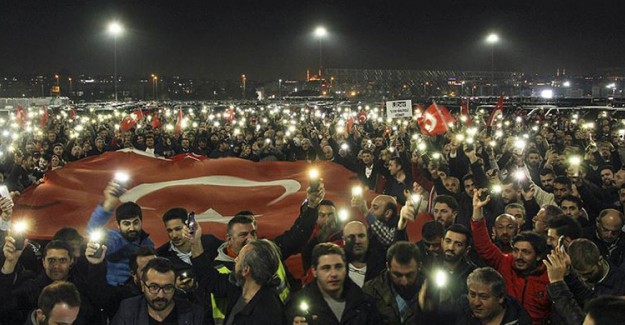 UBER Şoförlerinden Yenikapı'da Protesto 