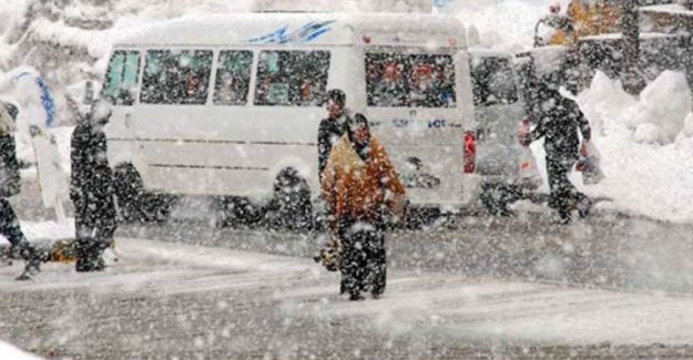 Üç İlde Kar Eğitime Ara Verildi