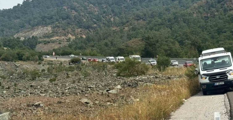 Uçuruma Yuvarlanan Araçta 2 Yaralı