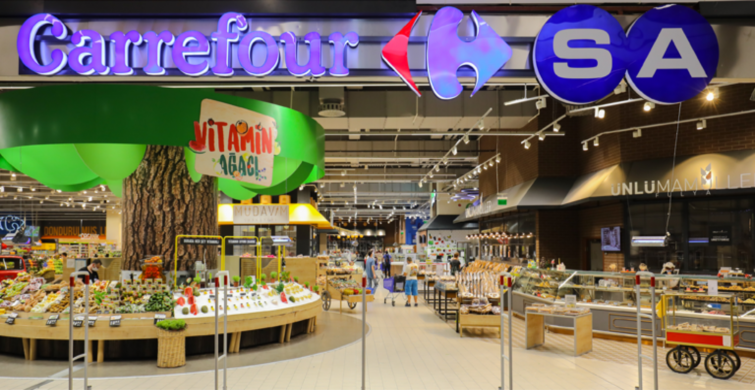 Ucuza ayçiçek yağı almak isteyen koştur koştur Carrefoursa marketlere gidiyor! Market önünde izdiham yaşanıyor