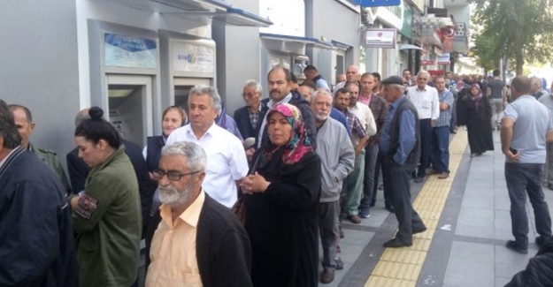 Ucuza Evi Duyan Emekliler Uzun Kuyruklar Oluşturdu