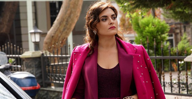 Ufak Tefek Cinayetler'in Merve'si Aslıhan Gürbüz'ü Takipçisinden Gelen İstek Çıldırttı!