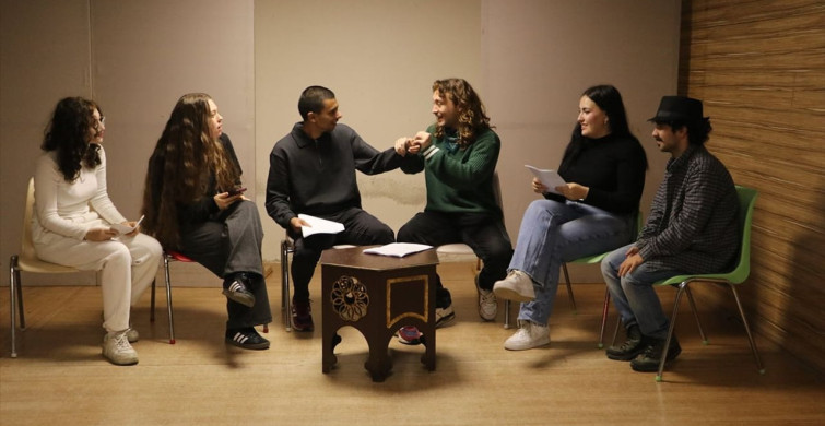 Uğur Bahadır: Otizmli Genç Tiyatro Tutkusuyla Sahneleri Düşlüyor