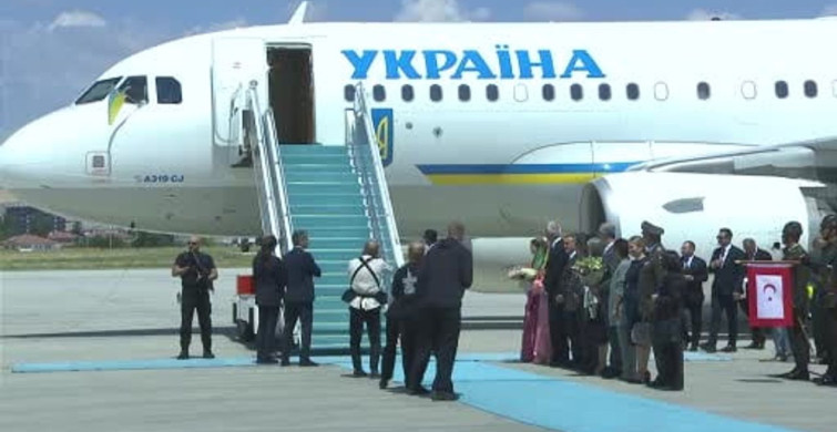 Ukrayna devleti başkanı zelenski, nato zirvesi için ankara'da